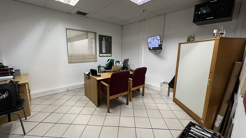 3 197 m² Industrial to let in Ottery, Independence Square (photo 18)