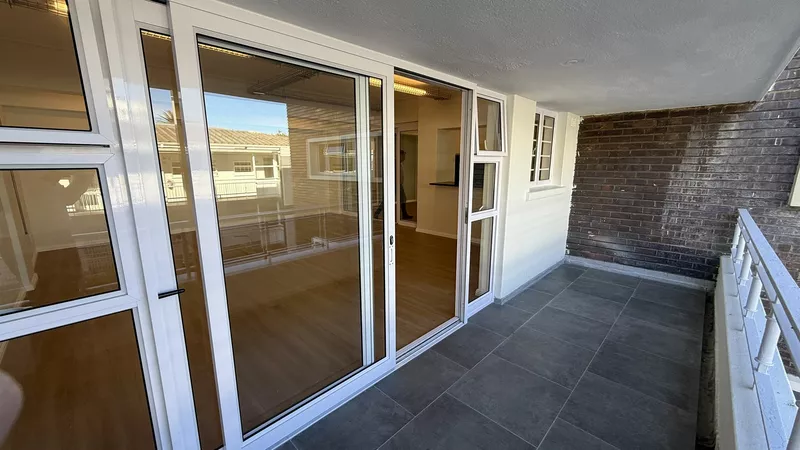 238 m² Office to let in Claremont, Grove Building (photo 24)