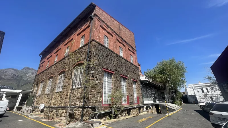 300 m² Office to let in Woodstock, Old Castle Brewery (photo 4)