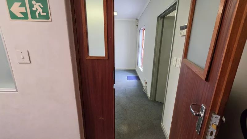 219 m² Office for sale in Bellville, Old Dutch Square (photo 10)
