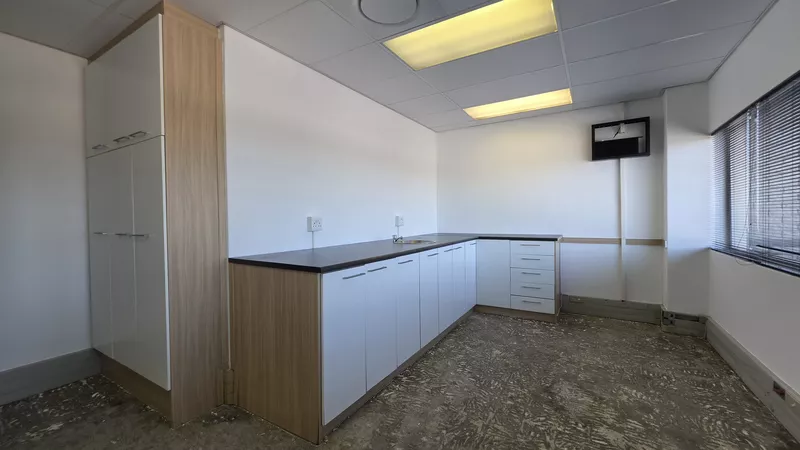 838 m² Office to let in Tyger Valley, Bloemhof (photo 37)