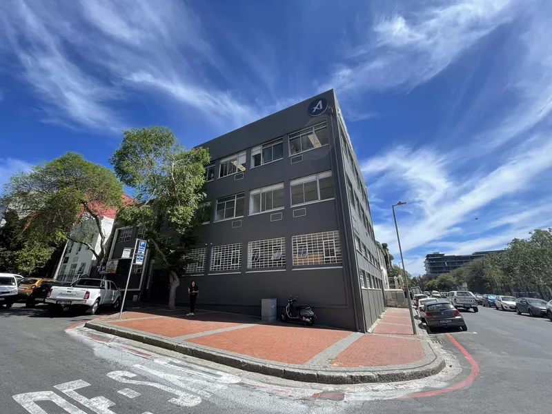 200 m² Property to let in De Waterkant, 16 Napier Street (photo 1)