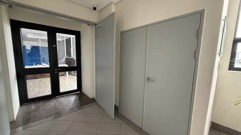 2 300 m² Office to let in Observatory, Deneb House (photo 7)