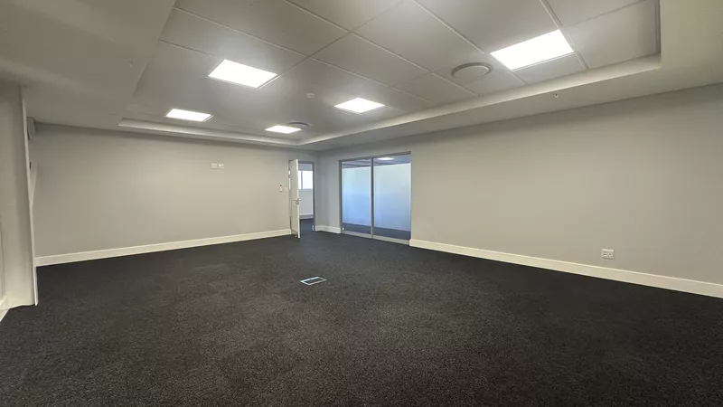 5 142 m² Industrial to let in Marconi Beam, 9 Prime Park (photo 18)
