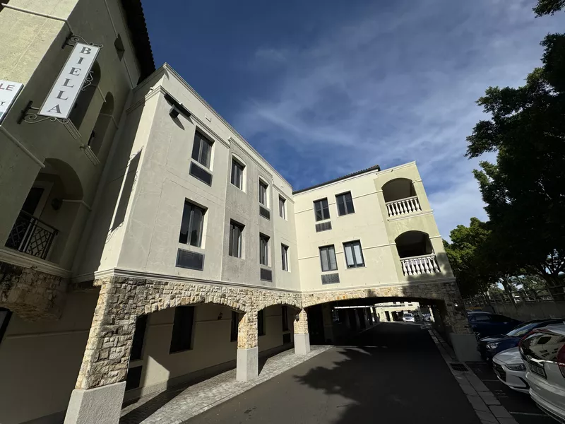 1 950 m² Office for sale in Tyger Valley, Biella Building (photo 4)