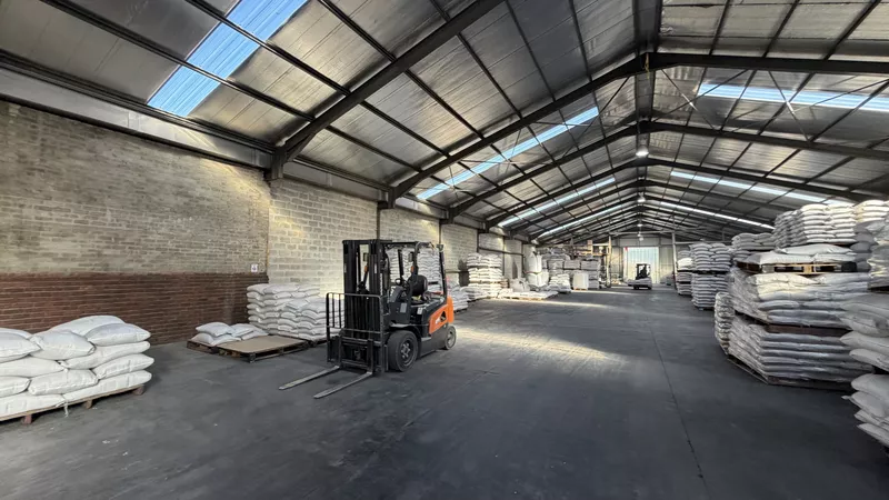 2 574 m² Industrial to let in Okavango Park, Falcon Close, Okavango Park (photo 17)