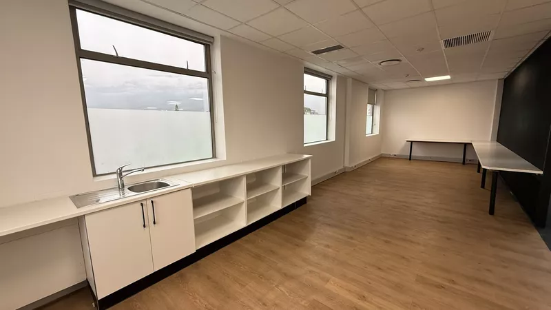 472 m² Office to let in Claremont, 200 On Main (photo 28)
