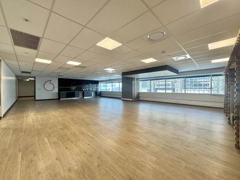 950 m² Office to let in Cape Town, The Towers (photo 11)