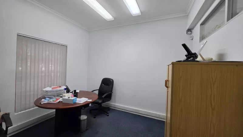 115 m² Office for sale in Bellville, Old Dutch Square (photo 20)
