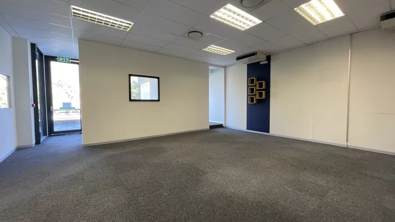 646 m² Office to let in Woodstock, The Boulevard (photo 30)