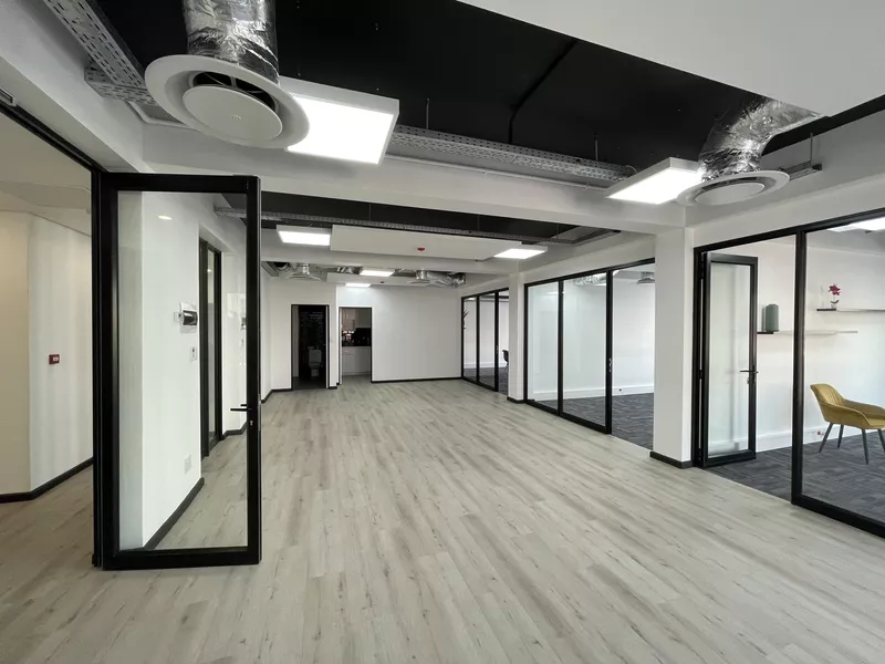 215 m² Office to let in Cape Town City Centre/CBD, 172 Long Street (photo 7)