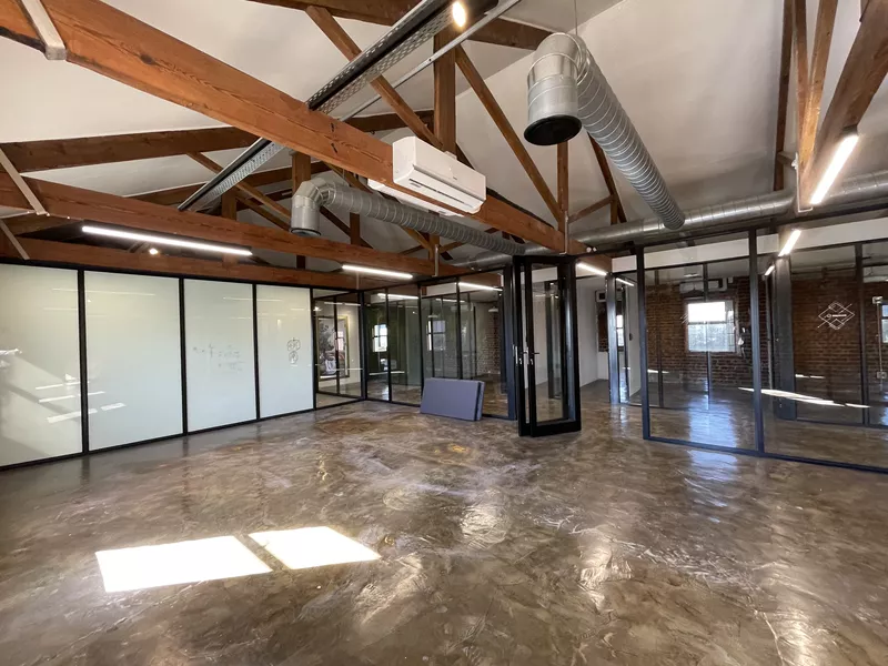 303 m² Office for sale in Foreshore, Castle Mews (photo 10)