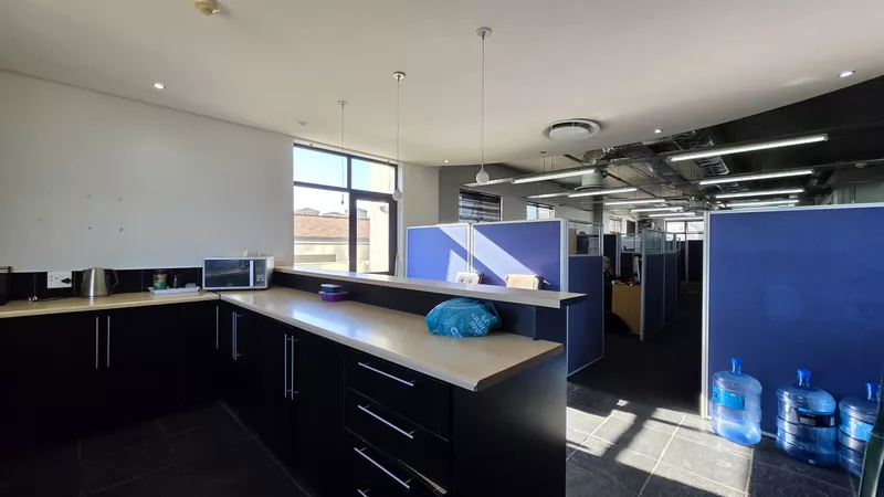 214 m² Office for sale in Colosseum (photo 30)