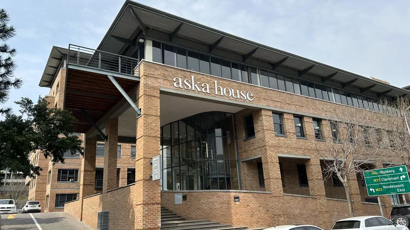 243 m² Office to let in Newlands, Aska House (photo 1)