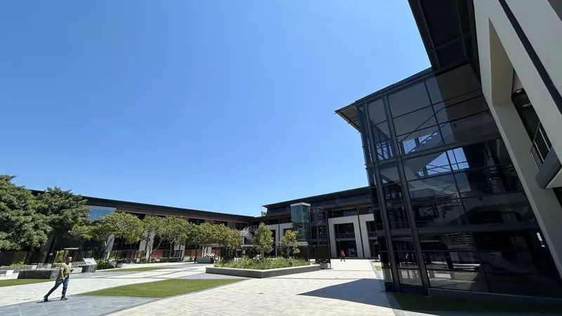 180 m² Office to let in Observatory, North Park (photo 4)