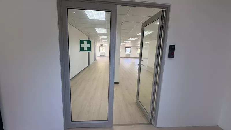 254 m² Office to let in Tyger Valley, 2 Bella Rosa (photo 16)