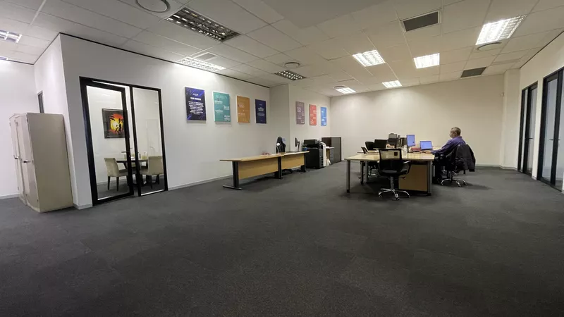 494 m² Office to let in Woodstock, The Boulevard (photo 17)