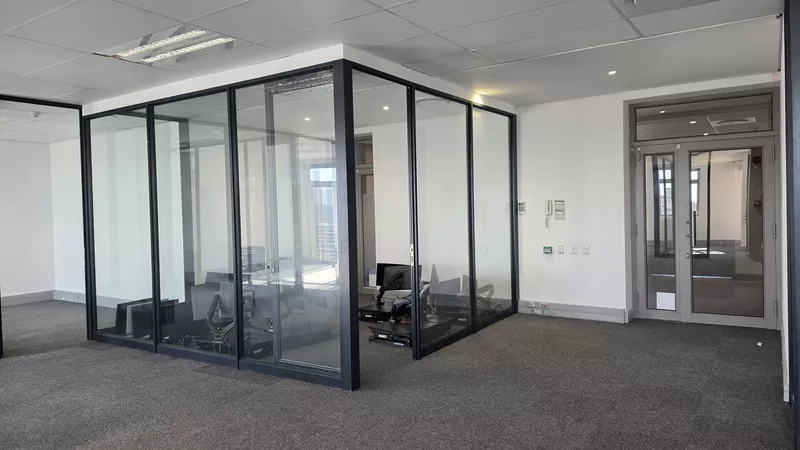 192 m² Office to let in Grosvenor Square, Grosvenor Square - Block A (photo 16)