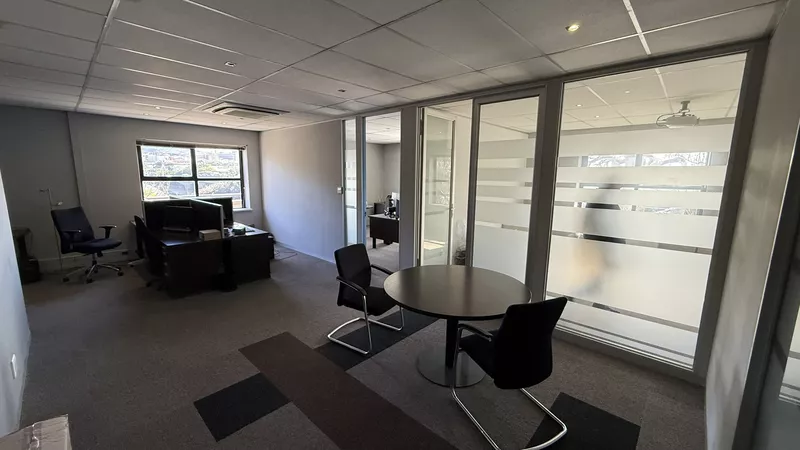 141 m² Office to let in Mowbray, River Park (photo 8)