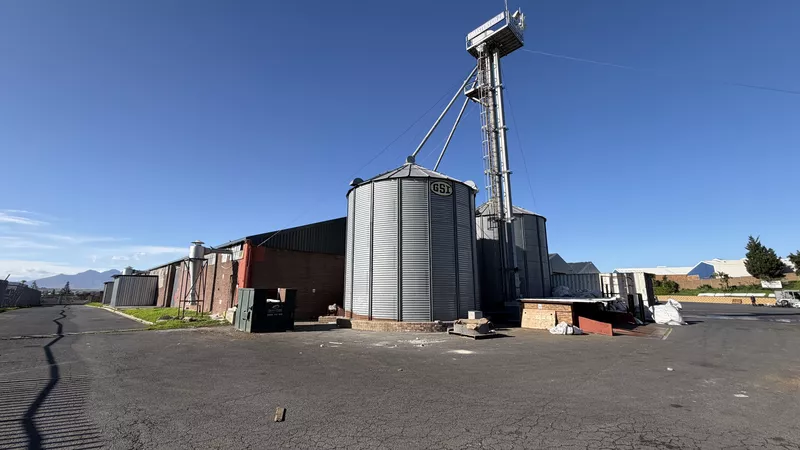 1 287 m² Industrial to let in Okavango Park, Falcon Close, Okavango Park (photo 2)