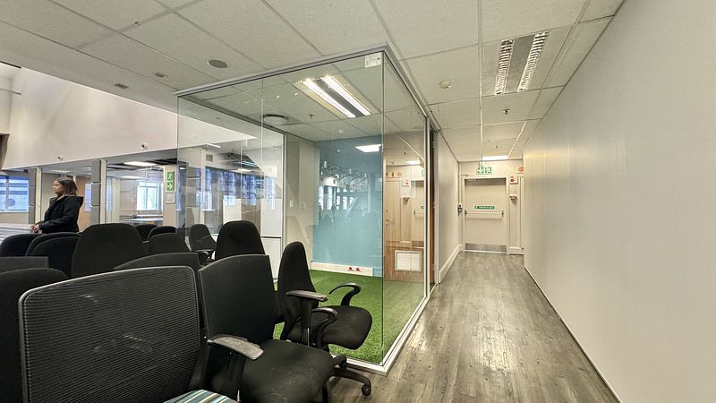 3 073 m² Office to let in Cape Town City Centre/CBD, 11 Adderley Street (photo 11)