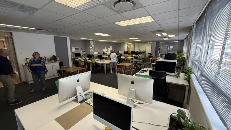 323 m² Office to let in Claremont, Grove Exchange (photo 10)