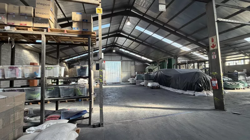 2 574 m² Industrial to let in Okavango Park, Falcon Close, Okavango Park (photo 33)