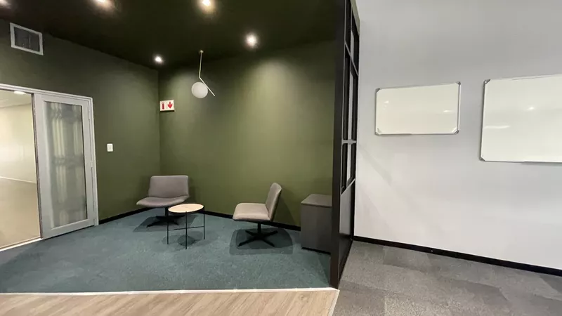 120 m² Office to let in Cape Town City Centre/CBD, 33 Martin Hammerschlag (photo 4)
