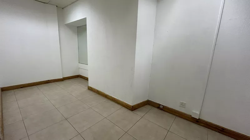 401 m² Office to let in Claremont, Marshall House (photo 9)