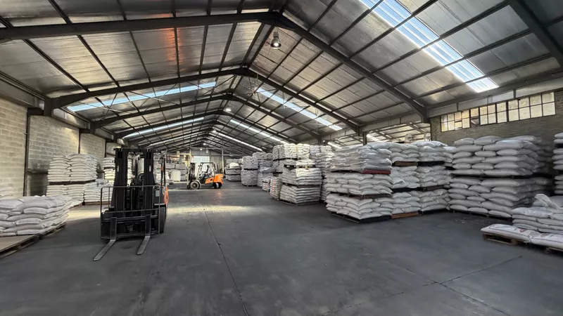 2 574 m² Industrial to let in Okavango Park, Falcon Close, Okavango Park (photo 23)