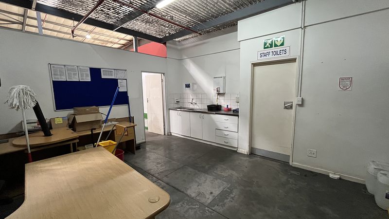 3 197 m² Industrial to let in Ottery, Independence Square (photo 25)