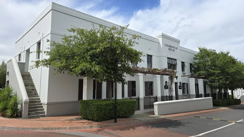 163 m² Office to let in Vineyard Office Estate, Vineyards Office Estate - Chardonnay House (photo 2)