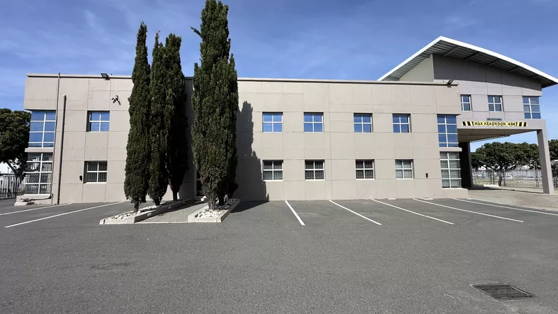 3 100 m² Industrial to let in Marconi Beam, 11 Kunene Circle (photo 3)