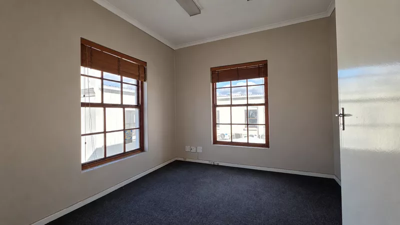 94 m² Office for sale in Bellville, Old Dutch Square (photo 21)
