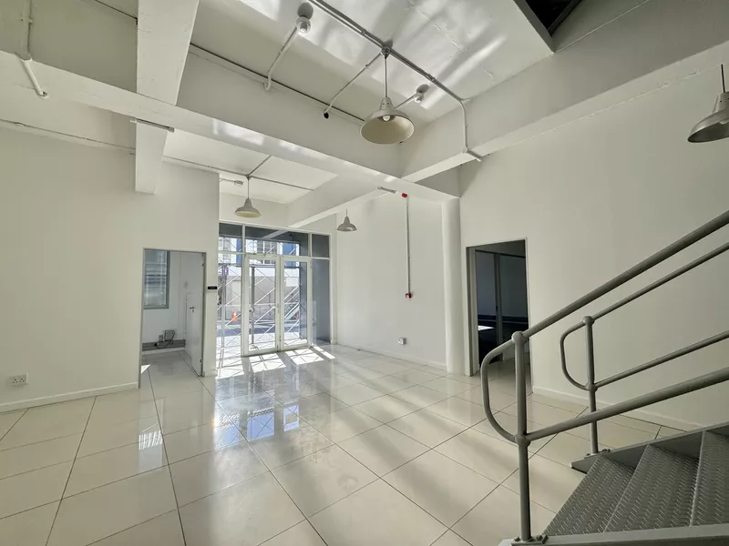 363 m² Office to let in Cape Town, So (photo 2)