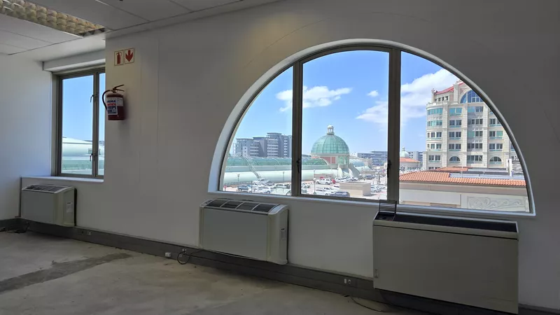 147 m² Office to let in Century City, Canal Tower - West (photo 16)
