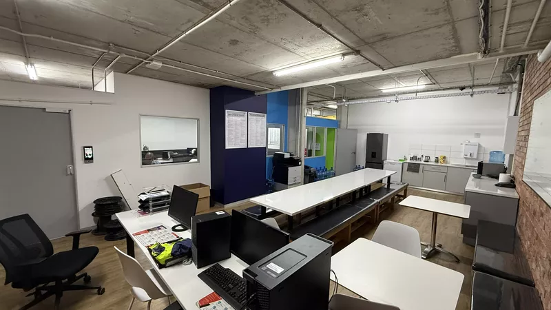360 m² Office to let in Observatory, North Park (photo 23)