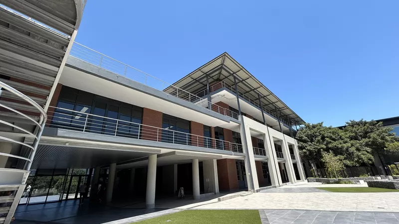 180 m² Office to let in Observatory, North Park (photo 5)