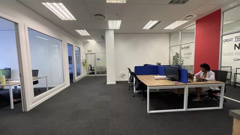 193 m² Office to let in Observatory, Gate House (photo 16)