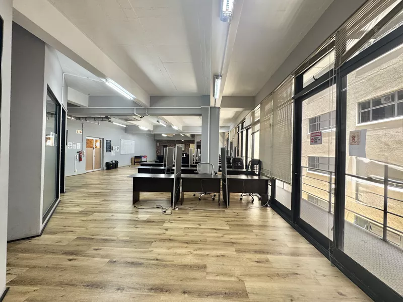 265 m² Office to let in Cape Town City Centre/CBD, 4 Loop Street (photo 11)
