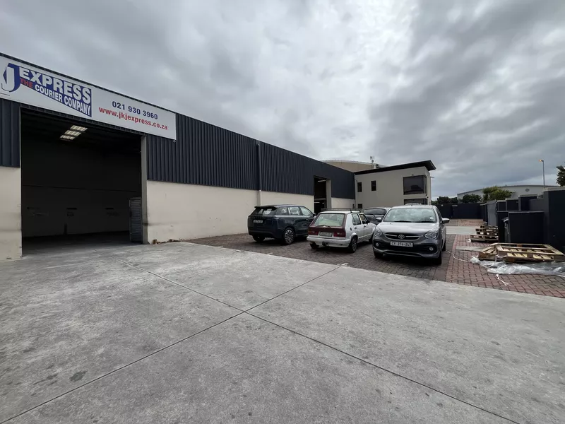 992 m² Industrial to let in Airport Industrial, 10 Concorde Crescent (photo 4)