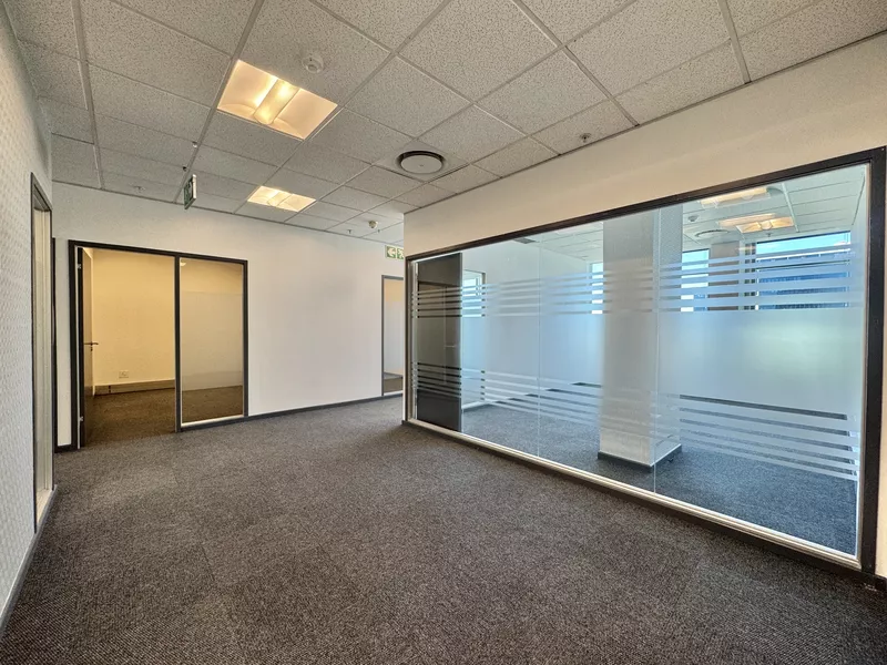 231 m² Office to let in Cape Town City Centre/CBD, Convention Towers (photo 8)