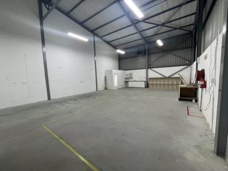 300 m² Industrial to let in Philipi, Kiboko Property (photo 11)