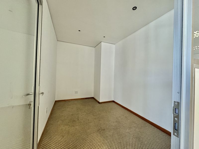 243 m² Office to let in Cape Town City Centre/CBD, 2 Long Street (photo 22)