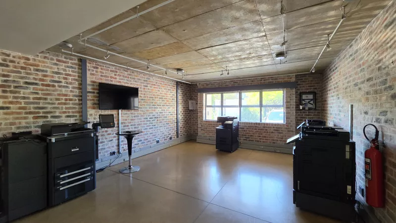 1 085 m² Office for sale in Century City, 13 Edison Way (photo 30)