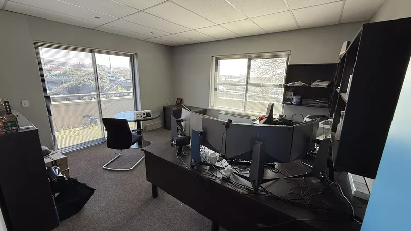 141 m² Office to let in Mowbray, River Park (photo 13)