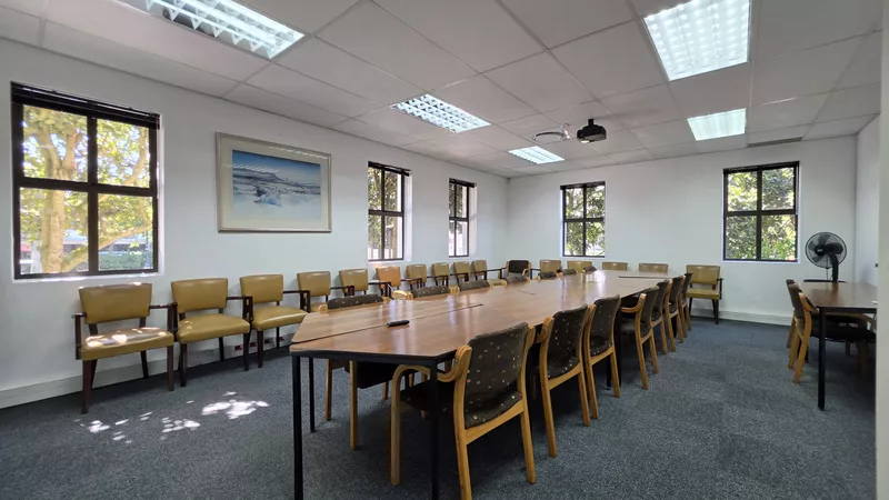 210 m² Office to let in Waterford Place Office Park, 1 Canal Close (photo 33)