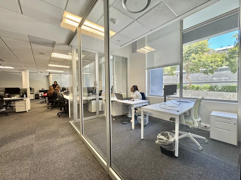 260 m² Office to let in Waterfront, Merchant House (photo 10)