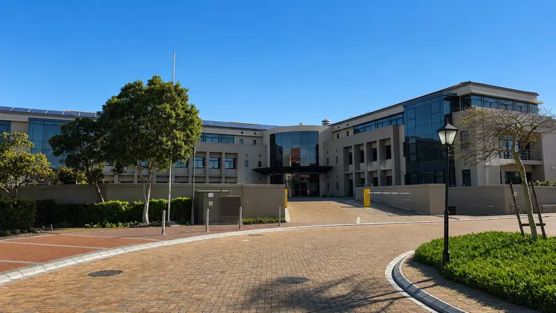 1 292 m² Office to let in Estuaries Office Estate, 2 Oxbow Crescent, The Estuaries (photo 5)