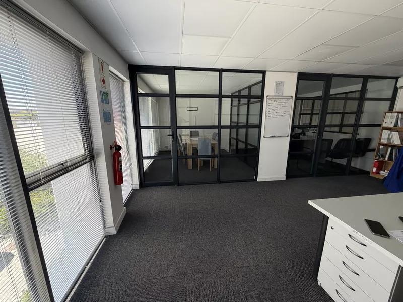 302 m² Industrial to let in Bellville, Sapphire Business Park (photo 17)
